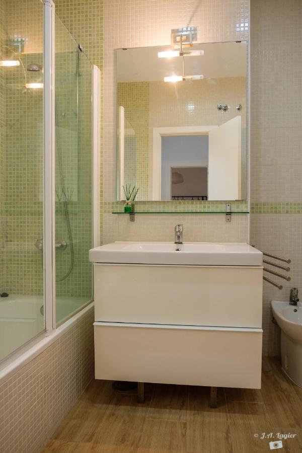 Pelicano Seville Apartments ภายนอก รูปภาพ