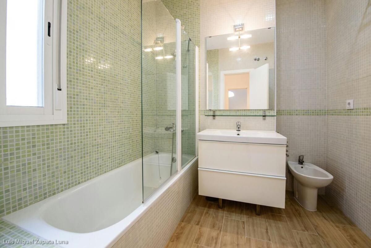 Pelicano Seville Apartments ภายนอก รูปภาพ